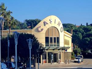 Maisons de vacances Maison Cavalaire-sur-Mer, 40 pieces, 7 personnes - FR-1-226B-86 : photos des chambres