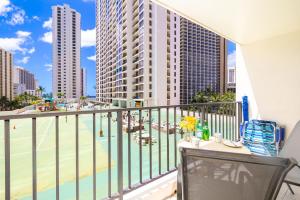 Steps to Waikiki Beach, Stylish 1BR with Parking!