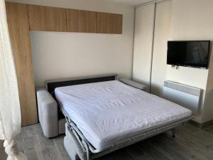 Appartement T2, terrasse, parking privé proche port et plages