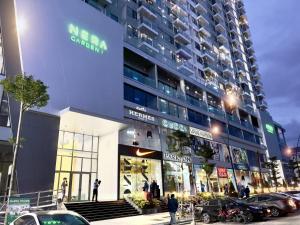 Căn Hộ 3 Phòng Ngủ (Three-Bedroom Apartment)