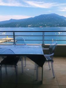 Appartements SUPERBE APPARTEMENT SUR PLAGE VUE PARADISIAQUE PIEDS DANS L'EAU : photos des chambres