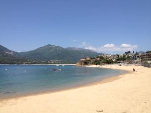 Appartements SUPERBE APPARTEMENT SUR PLAGE VUE PARADISIAQUE PIEDS DANS L'EAU : Appartement 2 Chambres