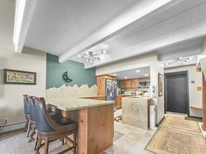 WH405 Wheeler House condo