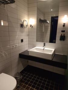 Standard Twin Room room in Clarion Hotel Sense