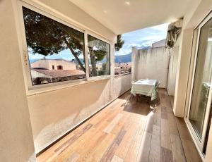 Appartement familial avec parking et balcon en centre-ville de Calvi