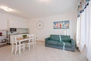 FRONTE MARE-PISCINA- PISTA CICLABiLE