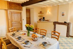 B&B / Chambres d'hotes La Ferme aux Charmes : photos des chambres