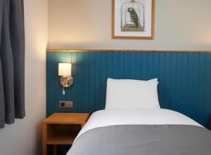 Standard Twin Room room in Holmfield Arms by Greene King Inns