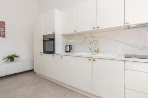 Tereza, city central modern apartment 
