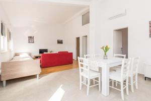 Tereza, city central modern apartment 