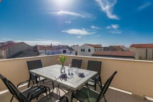 Tereza, city central modern apartment 