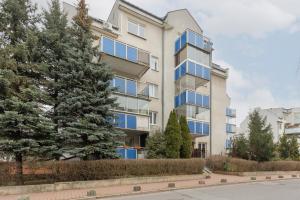 Family Apartment Bogatyńska Bemowo by Noclegi Renters