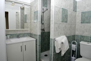 Hotels Hotel Des Arceaux : photos des chambres