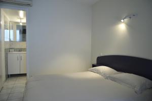 Hotels Hotel Les Arceaux : photos des chambres