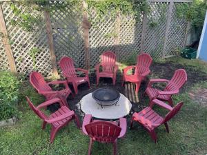 The Painted Lady, a spacious renovated 4BR Victorian