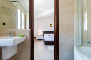 Royal Suite Apartment img26