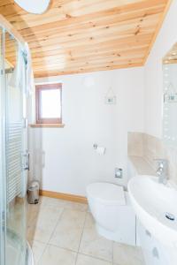 Barn Lodge with Hot Tub