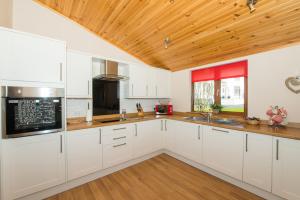 Barn Lodge with Hot Tub