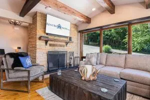 Rock Ledge Retreat - Omaha