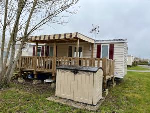 Bungalow de 3 chambres avec vue sur le lac piscine partagee et jardin a Onzain