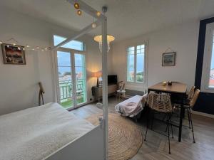 Appartements Studio lumineux sur balcon avec vue mer et plage : photos des chambres