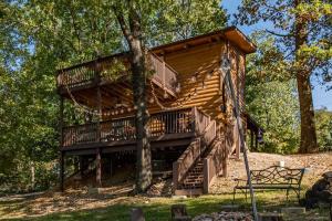 Two-Bedroom Holiday Home room in Lil' Treehouse Cabin
