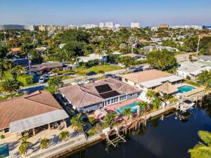 Casa by The Cove 3 bedroom 2 bath plus Office Intracoastal Front with Heated Pool and Spa