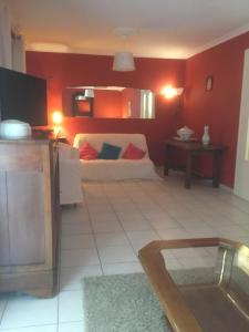 Maisons de vacances Les Pierrottes : Maison 5 Chambres