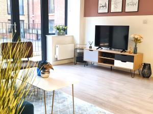 Spacious Contractor Family Central 2 bed Apartment in Bedford with Parking Gym Cinema Room