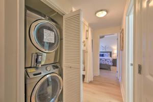 Comfy PCB Condo with View and Private Beach Access!
