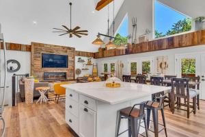 Four-Bedroom Holiday Home room in Walking on Sunshine