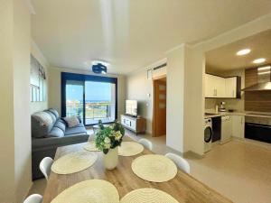 Apartamento con piscina padel y vistas al mar