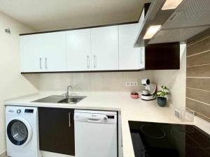 Apartamento con piscina padel y vistas al mar