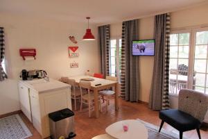 Maisons de vacances Nice 55m in residence with pool and garden ! : photos des chambres
