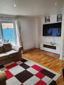Spacious and Tastefully Decorated Town House In Lakeside West Thurrock Grays - Swanscombe