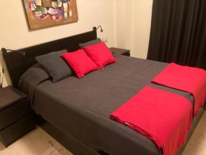 Lägenhet högst upp, med pool och utsikt över havet