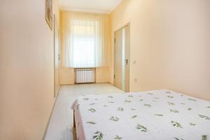 Двокімнатна квартира у центрі міста Львів з двориком