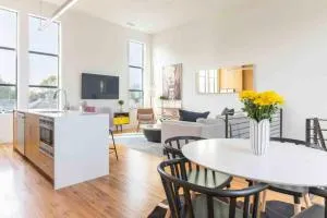 Glamorous Perfectly Located Luxury 2 Bed Townhome - Highland Park