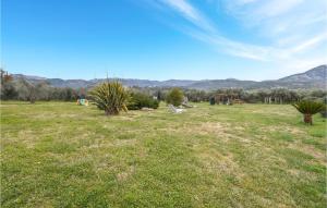 Gorgeous Apartment In Cori With Kitchen