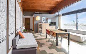 Gorgeous Apartment In Cori With Kitchen