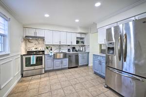 Bay Shore Vacation Rental with Shared Yard!