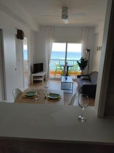 VIVIENDA CON VISTAS AL MAR