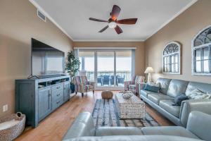 3 bed 3 bath Waterfront Condo in Gated Community