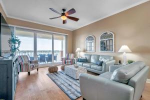 3 bed 3 bath Waterfront Condo in Gated Community