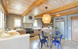 Maisons de vacances Amazing Home In Fayence With Outdoor Swimming Pool, 5 Bedrooms And Sauna : photos des chambres