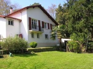 t3 au rez de jardin d une maison