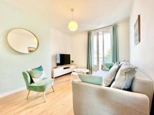 Appartements St Nazaire - L'Art Deco - Stationnement Gratuit - Centre ville - Wifi Fibre : photos des chambres