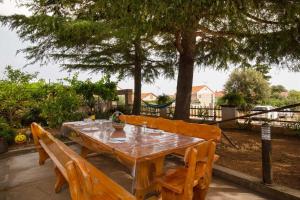 Spacious apartments with pool, Pakoštane 