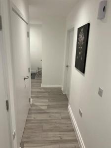 East London - 2 bed Apartment with Parking
