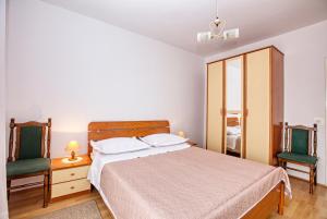 Apartments by the sea Grebastica, Sibenik - 482